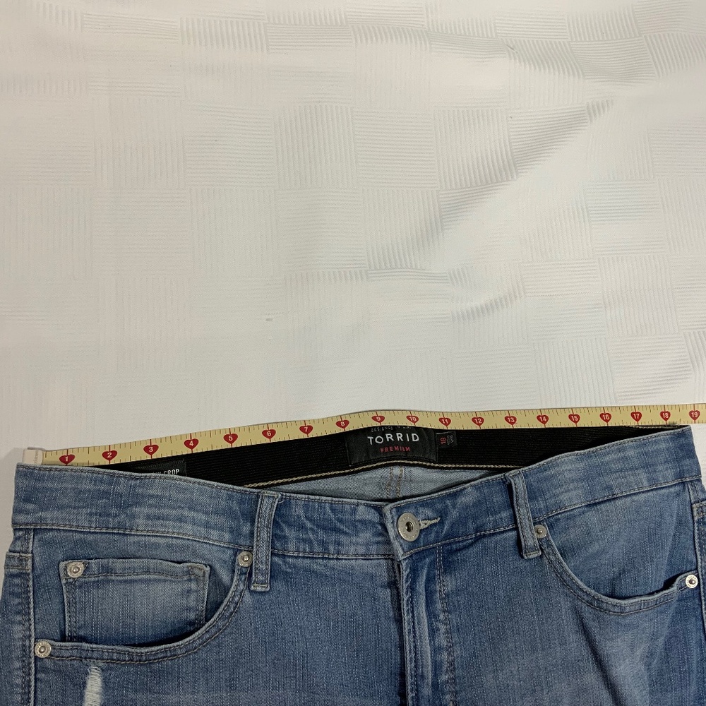 Torrid Crop Sky High Skinny Premium - SZ 18 - Picture 5 of 13